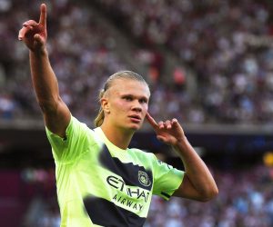 epa10110398 Manchester City's Erling Haaland celebrates after scoring the 2-0 lead during the English Premier League soccer match between West Ham United and Manchester City in London, Britain, 07 August 2022.  EPA/NEIL HALL EDITORIAL USE ONLY. No use with unauthorized audio, video, data, fixture lists, club/league logos or 'live' services. Online in-match use limited to 120 images, no video emulation. No use in betting, games or single club/league/player publications