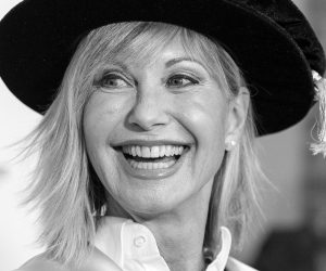 epa10111809 (FILE) - British-Australian actor and singer Olivia Newton-John talks to the media ahead of receiving an Honorary Doctorate of Letters at a special graduation ceremony at La Trobe University, Union Hall, Melbourne, Victoria, Australia, 14 May 2018 (reissued on 08 August 2022). Newton-John has died aged 73 on 08 August 2022, her husband John Easterling confirmed in a statement posted on social media.  EPA/DANIEL POCKETT  AUSTRALIA AND NEW ZEALAND OUT *** Local Caption *** 54332672