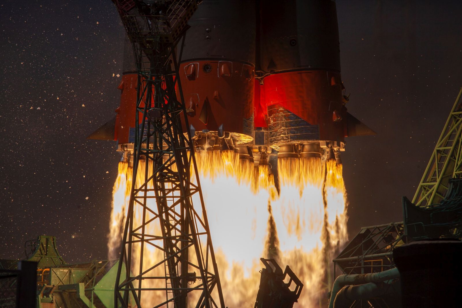 epa10112458 A handout photo made available by the Roscosmos shows Russian Soyuz rocket blasts off to carry Iranian Khayyam satellite into the space at the Russian leased cosmodrome Baikonur, Kazakhstan, 09 August 2022.  EPA/ROSKOSMOS HANDOUT HANDOUT EDITORIAL USE ONLY/NO SALES HANDOUT EDITORIAL USE ONLY/NO SALES