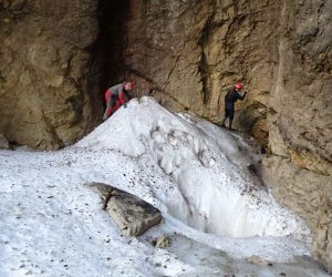 Sjeverni Velebit, 10.08.2022 - Međunarodna speleološka ekspedicija, koja drugi tjedan istražuje 15 jama u najzaštićenijim dijelovima hrvatske prirode, na Velebitu, uočila je ubrzano otapanje leda u podzemlju, što je povezala s „klimatskim uvjetima“. Na slici dvorana s ledom u jami Varnjači. foto HINA/SO Velebit/ ik