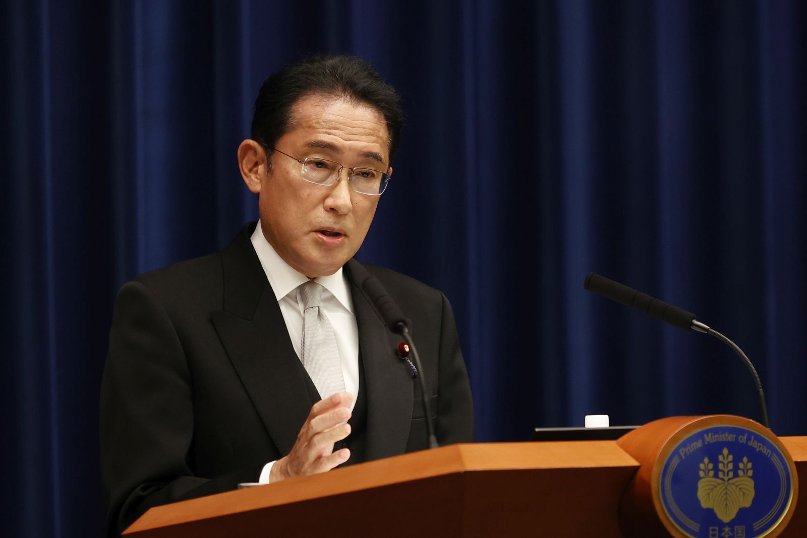 epa10113735 Japanese Prime Minister Fumio Kishida speaks during a press conference at the prime minister's official residence in Tokyo, Japan, 10 August 2022. Kishida reshuffled his cabinet on 10 August to rid his administration of any links to Unification Church, following a low approval rating.  EPA/Rodrigo Reyes Marin / POOL