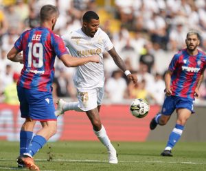 epa10114310 Vitoria de Guimaraes player Anderson Silva Silva scores a goal against Hajduk Split during their UEFA Europa Conference League qualification soccer match, held at D. Afonso Henriques stadium, in Guimaraes, Portugal, 10 August 2022.  EPA/HUGO DELGADO
