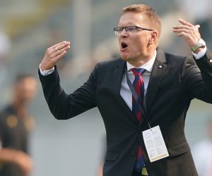 epa10114323 Hajduk Split head coach Valdas Dambrauskas reacts during their UEFA Europa Conference League qualification soccer match against Vitoria de Guimaraes, held at D. Afonso Henriques stadium, in Guimaraes, Portugal, 10 August 2022.  EPA/HUGO DELGADO