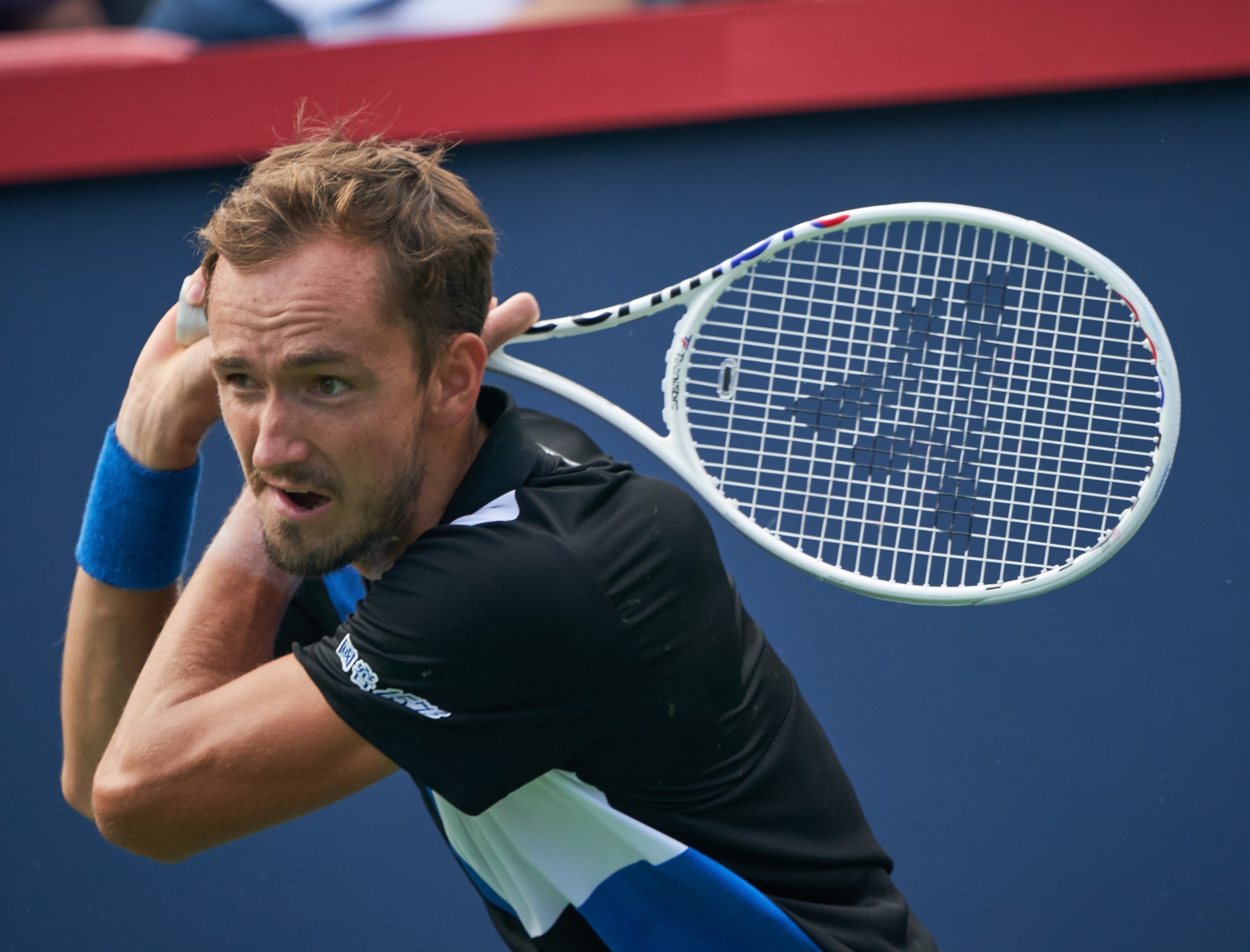 epa10114803 Daniil Medvedev of Russia in action against Nick Kyrgios of Australia during the men's ATP National Bank Open tennis tournament in Montreal, Canada, 10 August 2022.  EPA/ANDRE PICHETTE