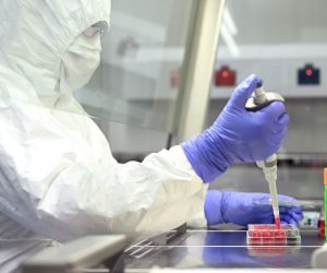 epa10115253 Research scientists and engineers at work in a cell culture suite in the CSIRO National Vaccine and Therapeutics Laboratory in Melbourne, Victoria, Australia, 11 August 2022. Australia's national science agency CSIRO (Commonwealth Scientific and Industrial Research Organisation) has opened a new national lab in Melbourne that will strengthen the country's ability to produce vaccines and drug treatments onshore.  EPA/JOEL CARRETT AUSTRALIA AND NEW ZEALAND OUT