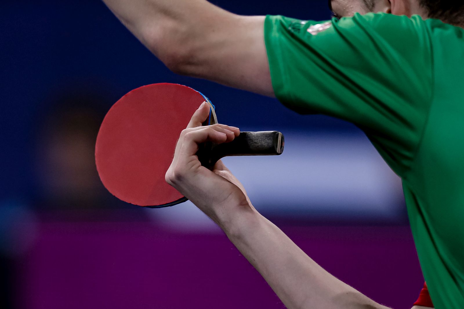 epa10122318 Csaba Andras of Hungary competes in the Table Tennis Men's Singles Group Play Stage event at the European Championships Munich 2022, Munich, Germany, 15 August 2022.  EPA/LEONHARD SIMON