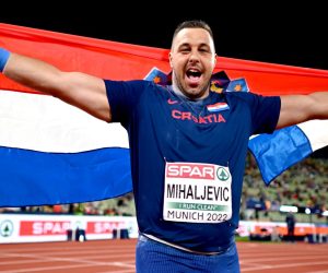 epa10123229 Filip Mihaljevic of Croatia celebrates after winning the men's Shot Put final during the Athletics events at the European Championships Munich 2022, Munich, Germany, 15 August 2022. The championships will feature nine Olympic sports, Athletics, Beach Volleyball, Canoe Sprint, Cycling, Artistic Gymnastics, Rowing, Sport Climbing, Table Tennis and Triathlon.  EPA/CHRISTIAN BRUNA