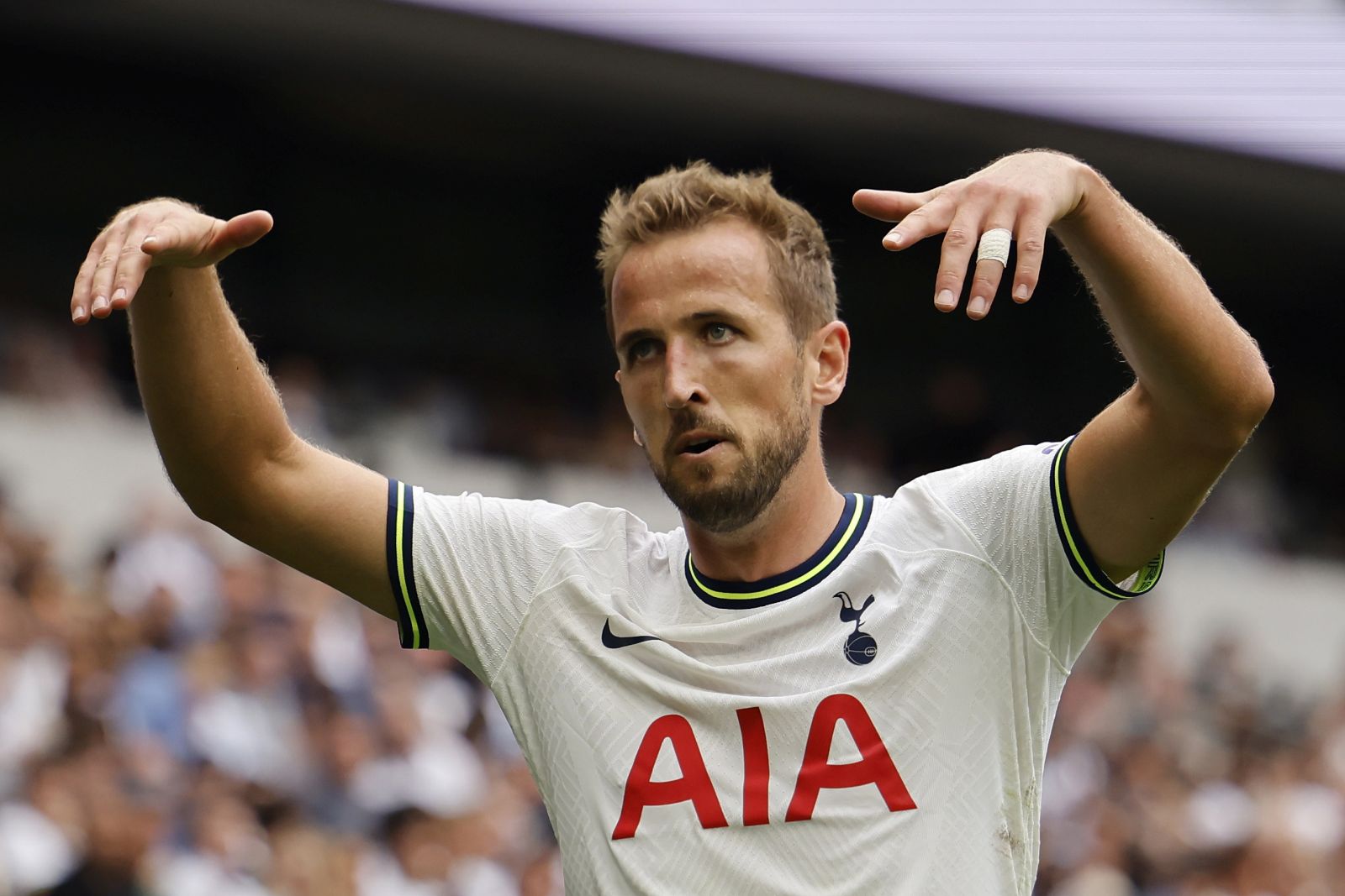 epa10130328 Harry Kane of Tottenham reacts during the English Premier League soccer match between Tottenham Hotspur and Wolverhampton Wanderers in London, Britain, 20 August 2022.  EPA/TOLGA AKMEN EDITORIAL USE ONLY. No use with unauthorized audio, video, data, fixture lists, club/league logos or 'live' services. Online in-match use limited to 120 images, no video emulation. No use in betting, games or single club/league/player publications