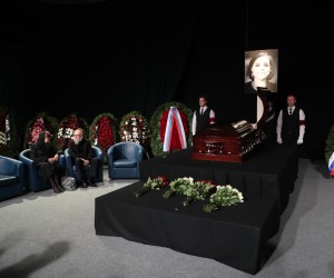 epa10134279 Russian political philosopher Alexander Dugin (2-L), leader of the International Eurasian Movement, attends a mourning ceremony for his daughter, Russian journalist and political scientist Darya Dugina (Platonova), at the Ostankino Television Technical Center in Moscow, Russia, 23 August 2022. Dugina, 29, died on 20 August when the car she was driving blew up on a highway near Moscow.  EPA/MAXIM SHIPENKOV