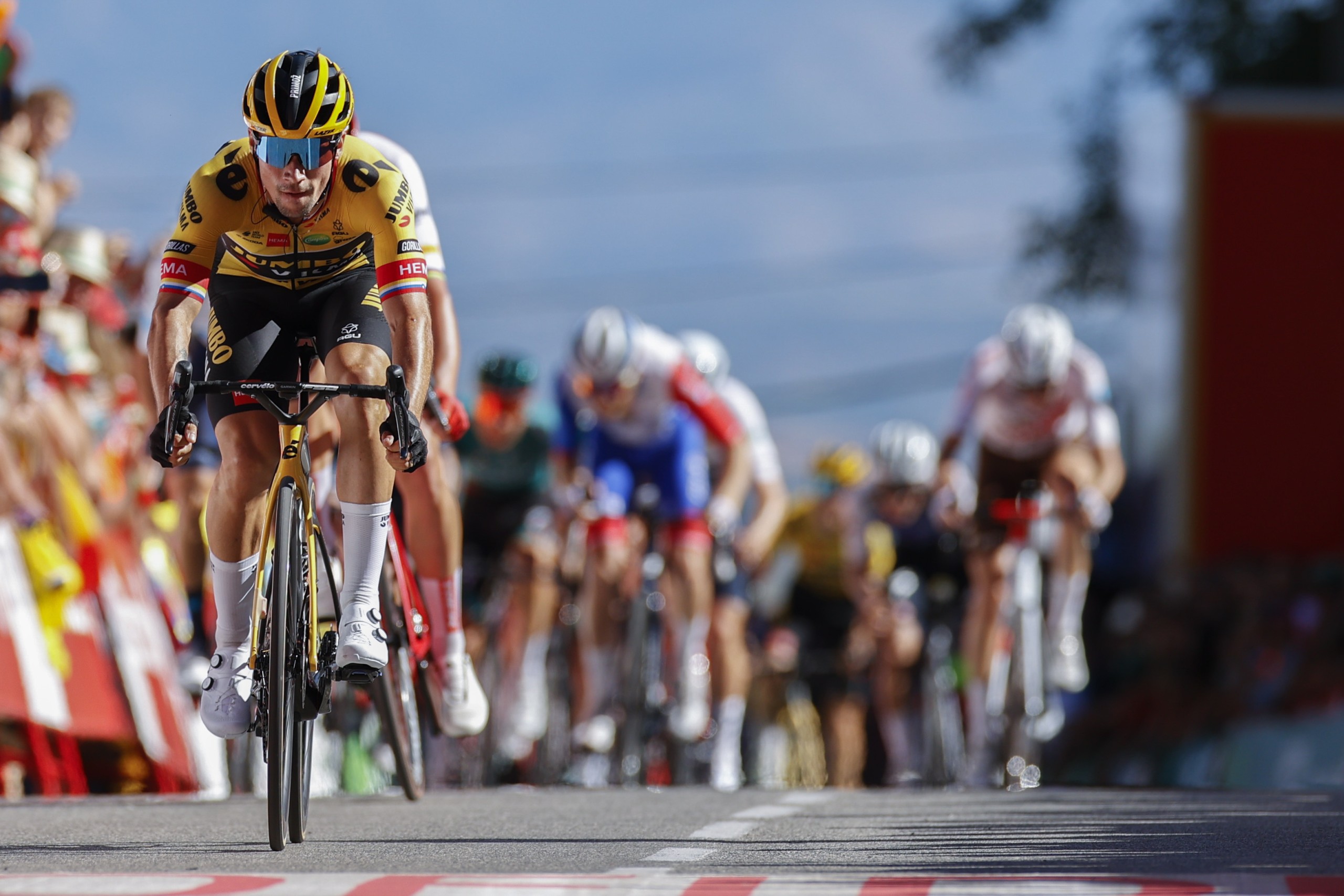 epa10134765 Slovenian rider Primoz Roglic of Jumbo-Visma team wins the fourth stage of the 77th La Vuelta cycling race, over 152.5 km from Vitoria to Laguardia, Spain, 23 August 2022.  EPA/Javier Lizon