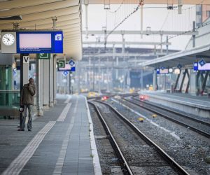 epa10135524 A passenger waiting during a 24-hour relay strike by the personnel of the Dutch Railways in Zwolle, The Netherlands, 24 august 2022. The actions follow the failed collective labor agreement negotiations between NS and the trade unions FNV, CNV and VVMC.  EPA/Emiel Muijderman