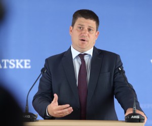 Zagreb, 24.08.2022. - Izjave nakon Sjednice Nacionalnog vijeća za uvođenje eura.
Na fotografiji Oleg Butković. 
foto HINA/ Edvard ŠUŠAK/ es