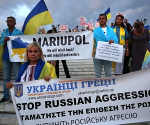 epa10136681 Ukrainians who live in Athens and refugees of the war gather to commemorate Ukraine's Independence Day in Athens, Greece, 24 August 2022. Ukrainians are marking the 31st anniverâ€‹sary of their independence from the Soviet Union in 1991, as the Russian invasion of the country continues six months since its beginning.  EPA/ORESTIS PANAGIOTOU