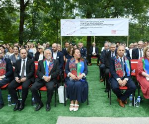 02.08.2022., Ustica - Na romskom groblju u sklopu Romskog memorijalnog centra Ustica odrzano je sredisnje obiljezavanje Medjunarodnog dana sjecanja na romske zrtve genocida u Drugom svjetskom ratu/Samudaripen.
Obilježavanje je organizirao Savez Roma u Republici Hrvatskoj „KALI SARA“ i saborski zastupnik Veljko Kajtazi u suradnji s vijecima i predstavnicima romske nacionalne manjine u Republici Hrvatskoj, a pocast zrtvama odala su brojna izaslanstva. Tomislav Tomasevic
  Photo: Nikola Cutuk/PIXSELL