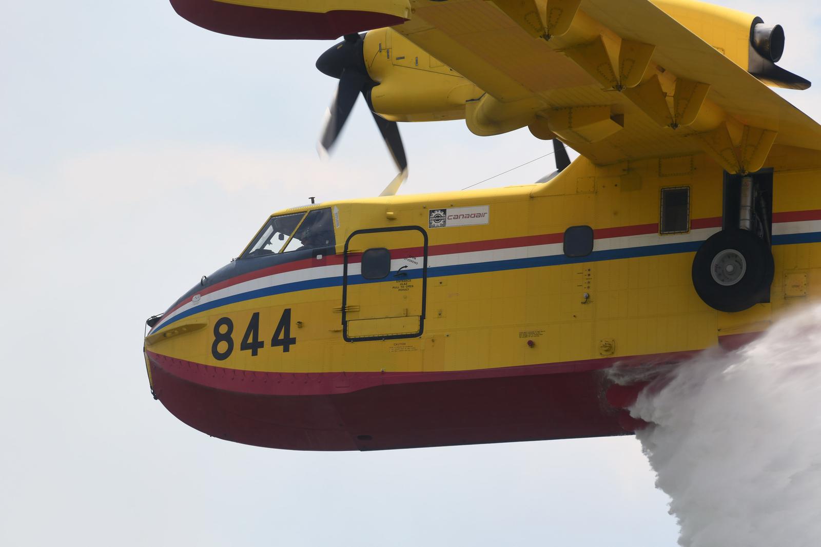 02.08.2022., Dubrava kod Sibenika - Pozar u Dubravi kraj Sibenika gase kanaderi  i zemaljske snage.
 Photo: Pixsell/PIXSELL