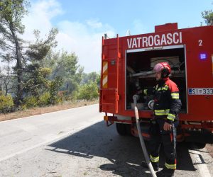02.08.2022., Dubrava kod Sibenika - Pozar u Dubravi kraj Sibenika gase kanaderi  i zemaljske snage.
 Photo: Pixsell/PIXSELL