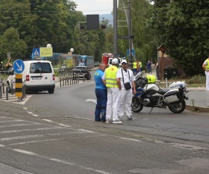 02.08.2022., Zagreb - Vatrogasci i policija rjesavaju problem pada stabla u centru Zagreba.  Photo: Lovro Domitrovic/PIXSELL