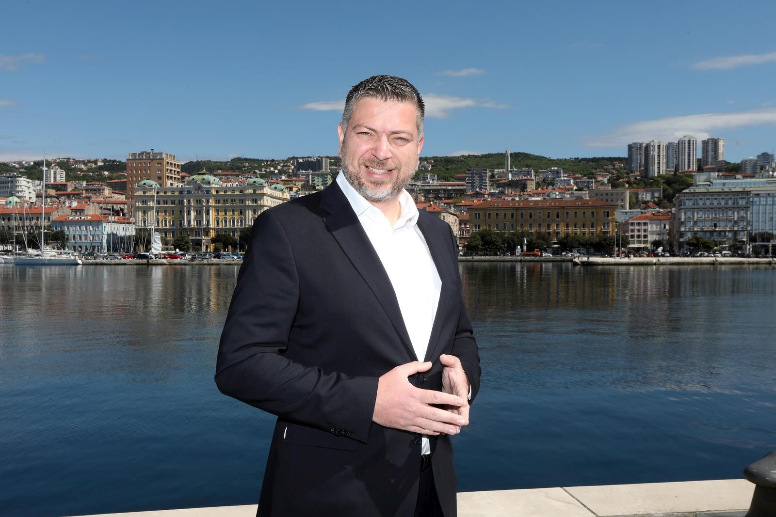 04.05.2021., Rijeka - Josip Ostrogovic, kandidat HDZ-a za gradonacelnika, predstavio je svoje suradnike kandidate za Gradsko vijece Rijeke.rPhoto: Goran Kovacic/PIXSELL