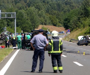 04.08.2022.,  Novgrad na Dobri - Oko 10.30 sati kod cvora Novigrad na Dobri na autocesti A1 u smjeru Zagreba dogodila se prometna nesreca u kojoj su sudjelovala tri osobna automobila, slovackih, slovenskih i srpskih registarskih oznaka. Smrtno je stradala jedna osoba, a vise osoba prevezeno je u OB Karlovac. Zbog prometne nesrece nastala je kolona od desetak kilometara. Policijski ocevid na mjestu nesrece. Photo: Kristina Stedul Fabac/PIXSELL