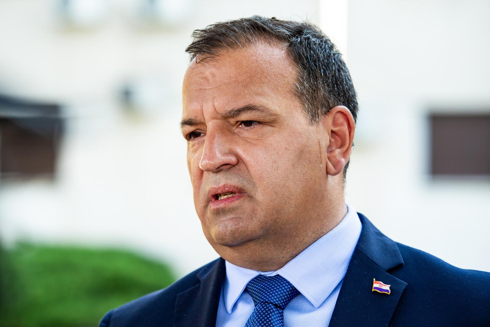 05.07.2020., Split - Ministar zdravstva u Vladi Republike Hrvatske Vili Beros glasao je na glasackom mjestu u Splitu.rPhoto: Milan Sabic/PIXSELL