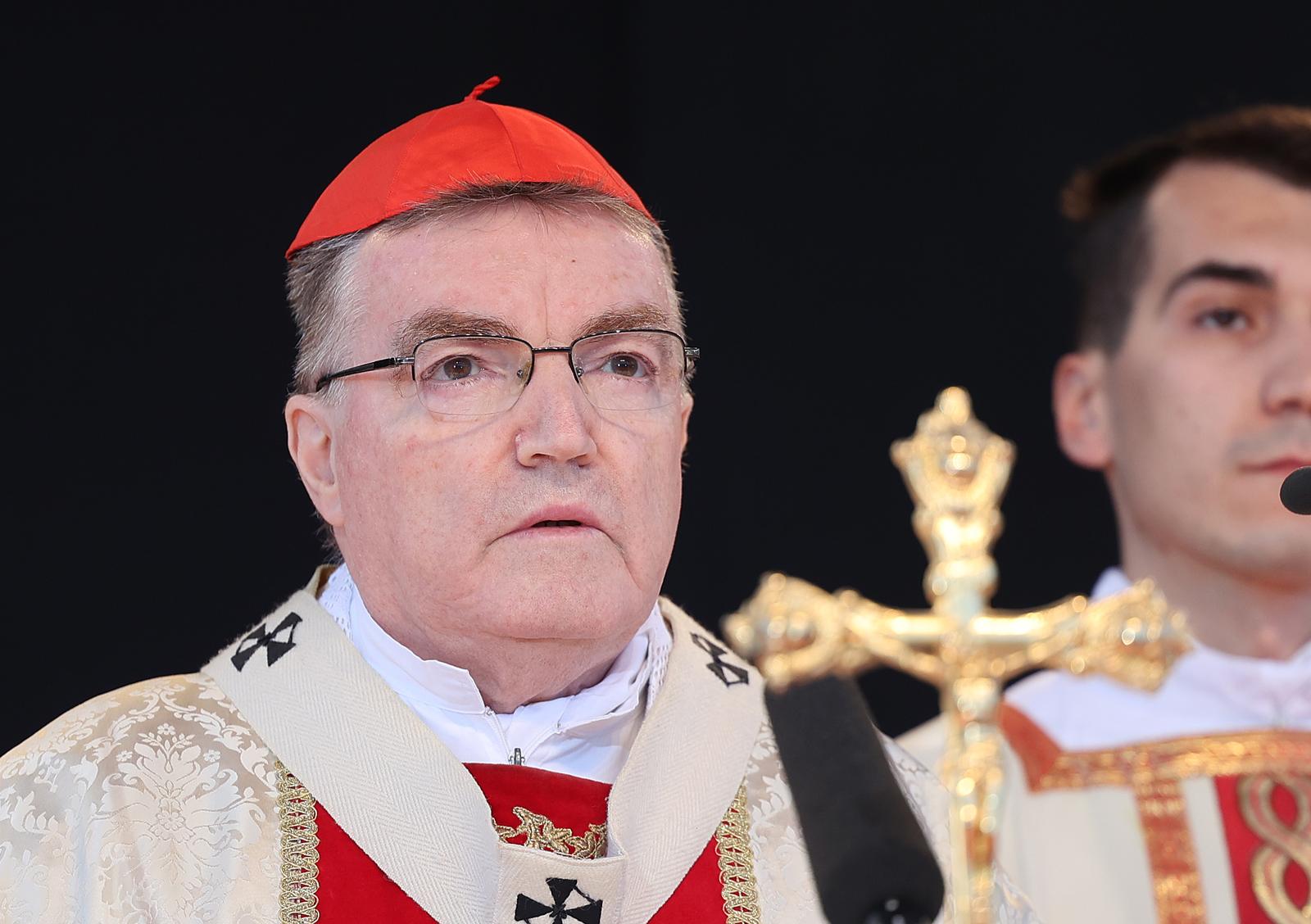 01.11.2021., Mirogoj, Zagreb - Kardinal Josip Bozanic predvodio misu na blagdan Svih svetih kod sredisnjeg kriza na Mirogoju. Photo: Marko Prpic/PIXSELL Photo: Marko Prpic/PIXSELL