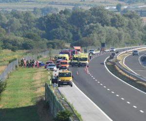 06.08.2022., Varazdin - Vise osoba poginulo je, a veci je broj tesko ozlijedjen u prometnoj nesreci koja se oko 5,40 sati dogodila na autocesti A4 u smjeru Zagreba, izmedju mjesta Jarek Bisaski i Podvorec, kada je s kolnika sletio autobusa poljskih nacionalnih registarskih oznaka, izvijestila je policija. Photo: Vjeran Zganec Rogulja/PIXSELL