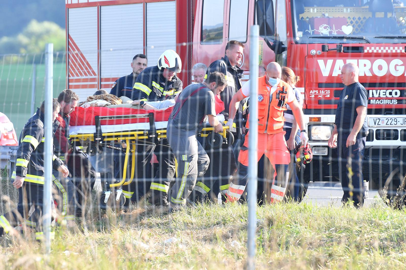 06.08.2022., Varazdin - Vise osoba poginulo je, a veci je broj tesko ozlijedjen u prometnoj nesreci koja se oko 5,40 sati dogodila na autocesti A4 u smjeru Zagreba, izmedju mjesta Jarek Bisaski i Podvorec, kada je s kolnika sletio autobusa poljskih nacionalnih registarskih oznaka, izvijestila je policija. Photo: Vjeran Zgane Rogulja/PIXSELL