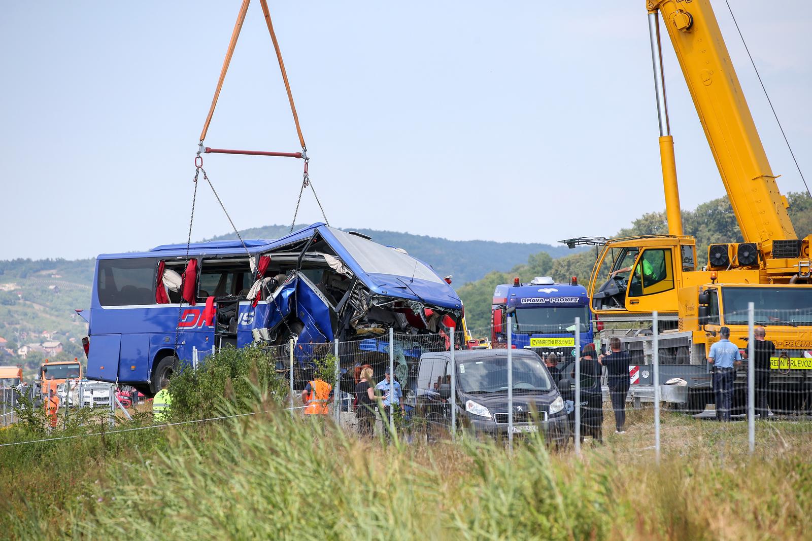 06.08.2022., Varazdin - Vise osoba poginulo je, a veci je broj tesko ozlijedjen u prometnoj nesreci koja se oko 5,40 sati dogodila na autocesti A4 u smjeru Zagreba, izmedju mjesta Jarek Bisaski i Podvorec, kada je s kolnika sletio autobusa poljskih nacionalnih registarskih oznaka. Photo: Matija Habljak/PIXSELL