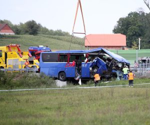 06.08.2022., Varazdin - Vise osoba poginulo je, a veci je broj tesko ozlijedjen u prometnoj nesreci koja se oko 5,40 sati dogodila na autocesti A4 u smjeru Zagreba, izmedju mjesta Jarek Bisaski i Podvorec, kada je s kolnika sletio autobusa poljskih nacionalnih registarskih oznaka. Photo: Zeljko Lukunic/PIXSELL