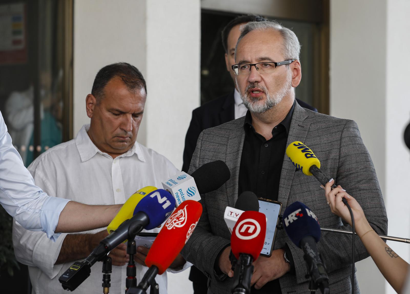 06.08.2022,Zagreb - Ministar Vili Beros posjetio je ozlijedjene turiste u teskoj prometnoj nesreci koji su zbrinuti u Klinici za traumatologiju KBC Sestre milosrdnice u Draskovicevoj. Photo: Jurica Galoic/PIXSELL