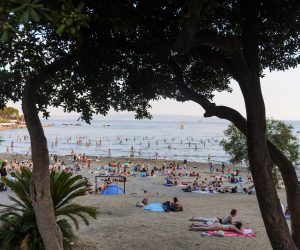 06.08.2022., Split - Subotnje poslijepodne brojni Splicani i njihovi gosti proveli su na Bacvicama. Photo: Miroslav Lelas/PIXSELL