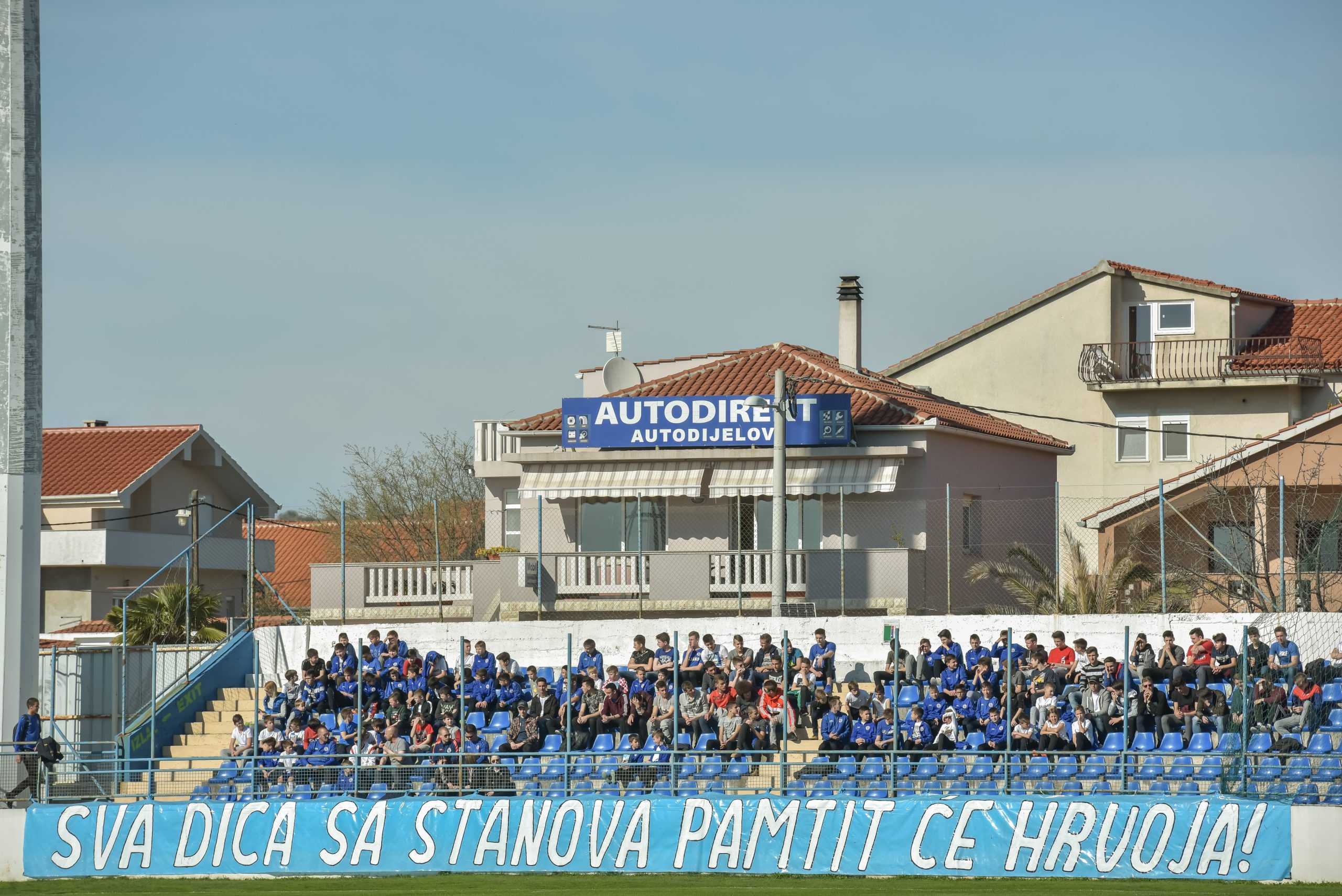 07.04.2018., Zadar -  Igraci NK Zadar prije pocetka utakmice s Neretvancem odali su pocast Hrvoju Custicu, igracu NK Zadra koji je prije 10 godina podlegao ozljedama koje je zadobio na utakmici. "nPhoto: Dino Stanin/PIXSELL