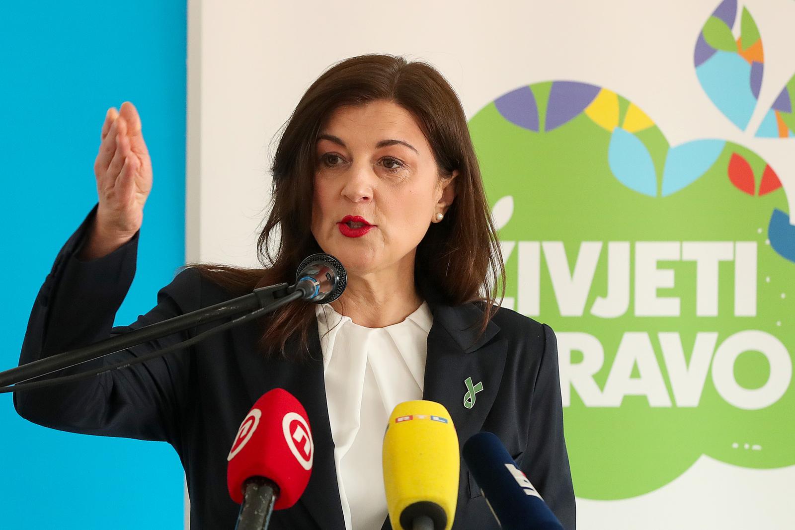 07.06.2022., Zagreb - Konferencija za medije u X. gimnaziji Ivan Supek na kojoj je najavljeno ovogodisnje izdanje UNICEF-ove humanitarne utrke Mlijecna staza. Ove godine, UNICEF ce Mlijecnom stazom podrzati standardizirani program mentalnozdravstvenog opismenjavanja ucitelja i nastavnika PoMoZi Da, koji provodi Hrvatski zavod za javno zdravstvo, uz podrsku Agencije za odgoj i obrazovanje. Sanja Music Milanovic, voditeljica programa Zivjeti zdravo, Hrvatski zavod za javno zdravstvo. 
Photo: Goran Stanzl/PIXSELL Photo: Goran Stanzl/PIXSELL