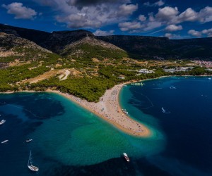 29.08.2021., Bol - Panoramske fotografije Zlatnog Rata. Kraj kolovoza na jednoj od najpoznatijih jadranskih plaza - Zlatni rat. Photo: Zvonimir Barisin/PIXSELL