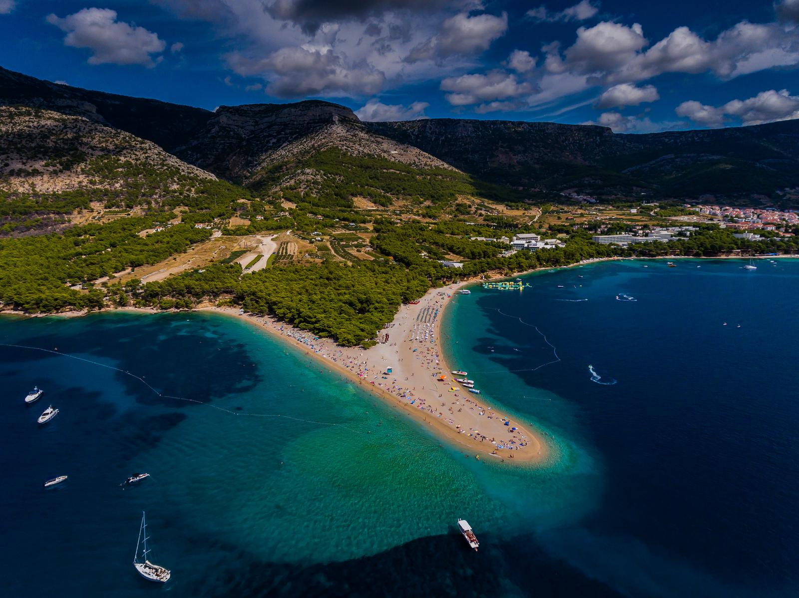 29.08.2021., Bol - Panoramske fotografije Zlatnog Rata. Kraj kolovoza na jednoj od najpoznatijih jadranskih plaza - Zlatni rat. Photo: Zvonimir Barisin/PIXSELL