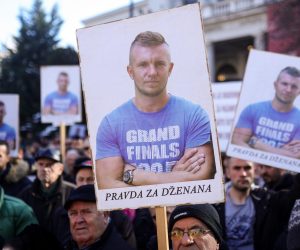 08.02.2020., Sarajevo, Bosna i Hercegovina - Na platou ispred Narodnog kazalista odrzan je prosvjed "Probudite se, ljudi! Djecu nam ubijaju". Povod je cetvrta godisnjica kako je Dzenan Memic ubijen pod nerazjasnjenim okolnostima.rPhoto: Armin Durgut/PIXSELL