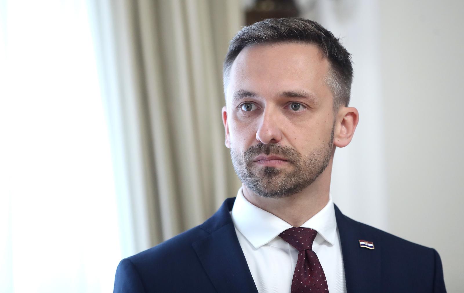 09.06.2022., Zagreb - Banski dvori. Predsjednik Vlade Andrej Plenkovic predstavio je na konferenciji za novinare zakonske izmjene vezane uz novi model obiteljske mirovine i povecanje najnizih mirovina. Uz predsjednika Vlade bio je i ministar rada, mirovinskoga sustava, obitelji i socijalne politike Marin Piletic te zastupnik u Hrvatskom saboru Silvano Hrelja. Photo: Sanjin Strukic/PIXSELL