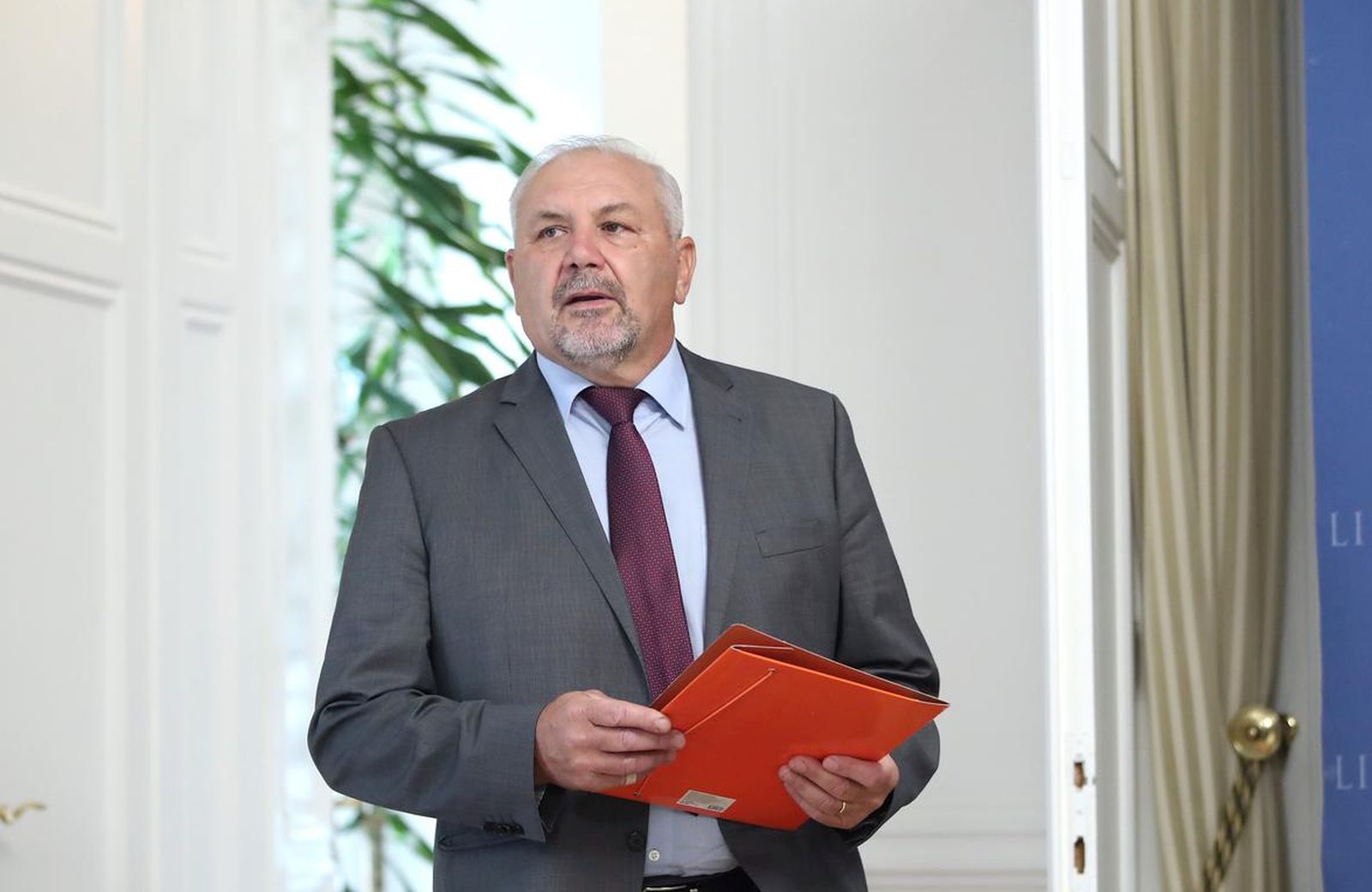 09.06.2022., Zagreb - Banski dvori. Predsjednik Vlade Andrej Plenkovic predstavio je na konferenciji za novinare zakonske izmjene vezane uz novi model obiteljske mirovine i povecanje najnizih mirovina. Uz predsjednika Vlade bio je i ministar rada, mirovinskoga sustava, obitelji i socijalne politike Marin Piletic te zastupnik u Hrvatskom saboru Silvano Hrelja. Photo: Sanjin Strukic/PIXSELL