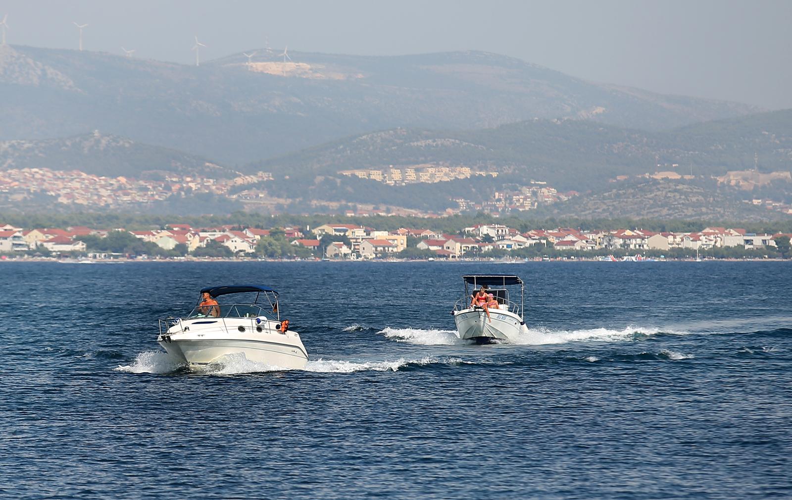 10.08.2020.,Vodice-U vodickom akvatoriju odrzana je tradicionbalna  akcija pojacanog nadzora sigurnosti plovidbe na Jadranu "Sigurna plovidba"koja  ima za cilj provjeru spremnosti i ucinkovitosti svih nadleznih sluzbi Ministarstva mora, prometa i infrastrukture u nadzoru sigurnosti plovidbe svih sudionika na moru.rPhoto: Dusko Jaramaz/PIXSELL