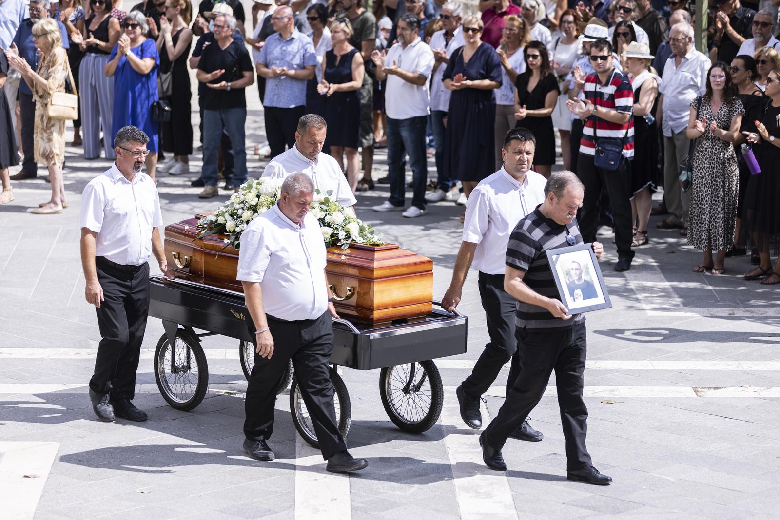 11.08.2022., Split - Posljednji ispracaj novinara Vladimira Matijanica na splitskom groblju Lovrinac.  Photo: Milan Sabic/PIXSELL