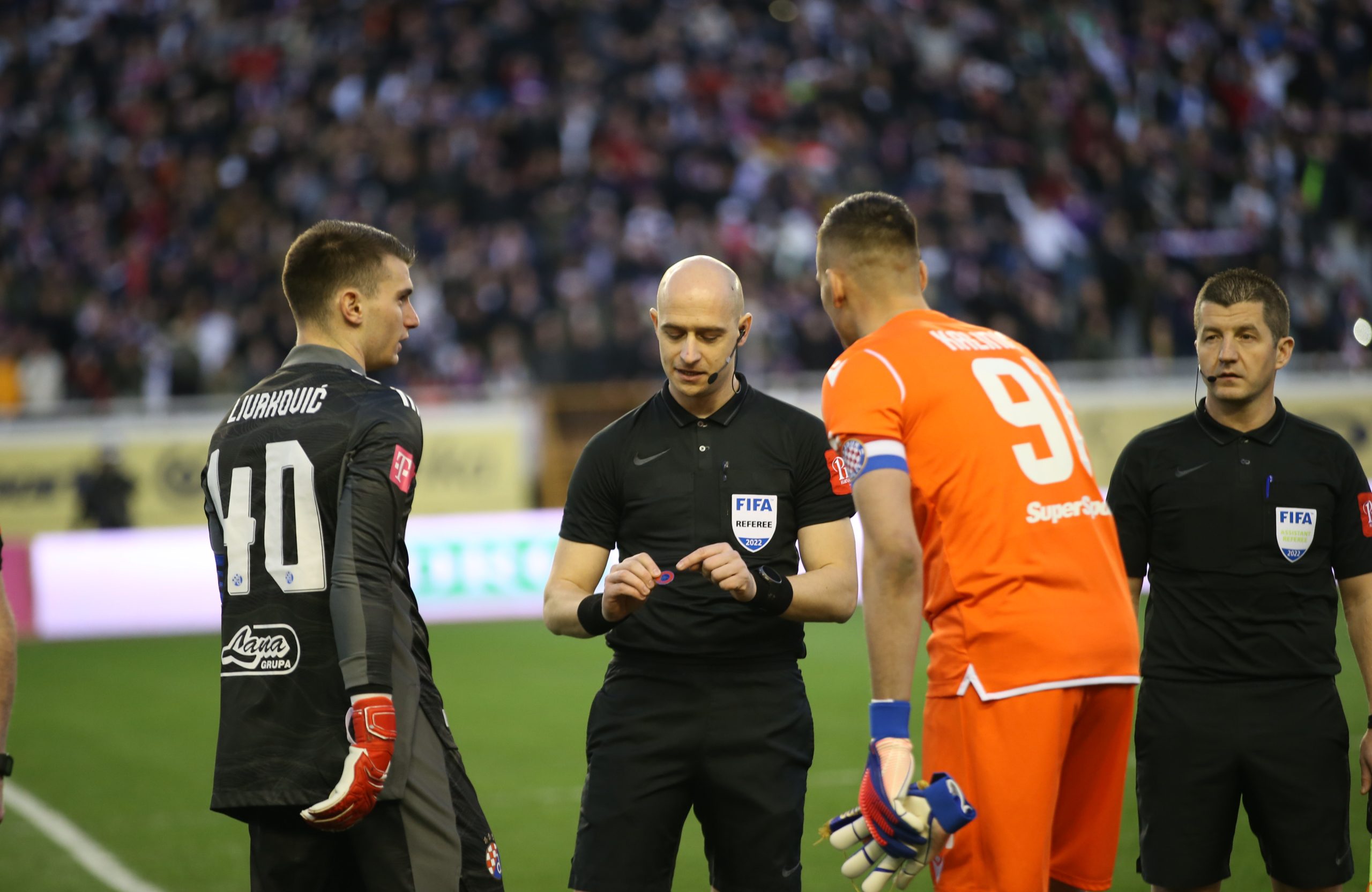 12.03.2022., stadion Poljud, Split - Hrvatski Telekom Prva liga, 27. kolo, HNK Hajduk - GNK Dinamo. Dominik Livakovic, sudac Dario Bel, Lovre Kalinic  Photo: Ivo Cagalj/PIXSELL