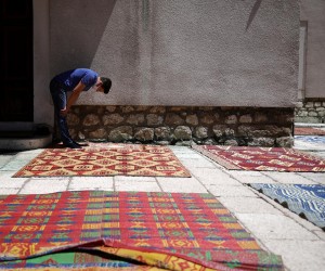 12.06.2020., Sarajevo, Bosna i Hercegovina - Dzuma-namaz u Gazi Husrev-begovoj dzamiji u Sarajevu. Iako pogorsana epidemiloska situacija, harem je pun ljudi, a mnogi su i bez maske.rPhoto: Armin Durgut/PIXSELL
