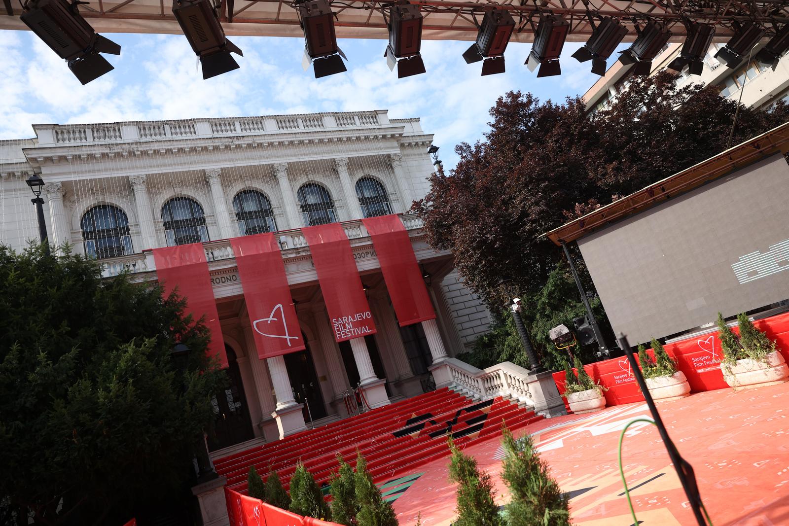 12.08.2022., Sarajevo, Bosna i Hercegovina - Crveni tepih spreman je za vecerasnje svecano otvaranje 28. Sarajevo Film Festivala.
 Photo: Armin Durgut/PIXSELL