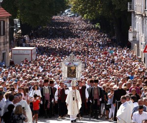 15.08.2019, Sinj - Procesija sa slikom Cudotvorne Gospe Sinjske povodom blagdane Velike Gospe. r"nPhoto: Miranda Cikotic/PIXSELL
