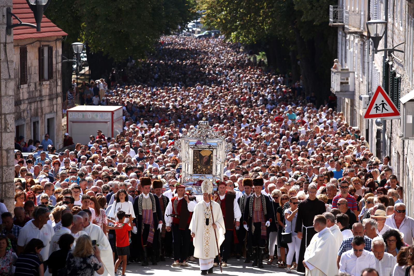 15.08.2019, Sinj - Procesija sa slikom Cudotvorne Gospe Sinjske povodom blagdane Velike Gospe. r"nPhoto: Miranda Cikotic/PIXSELL