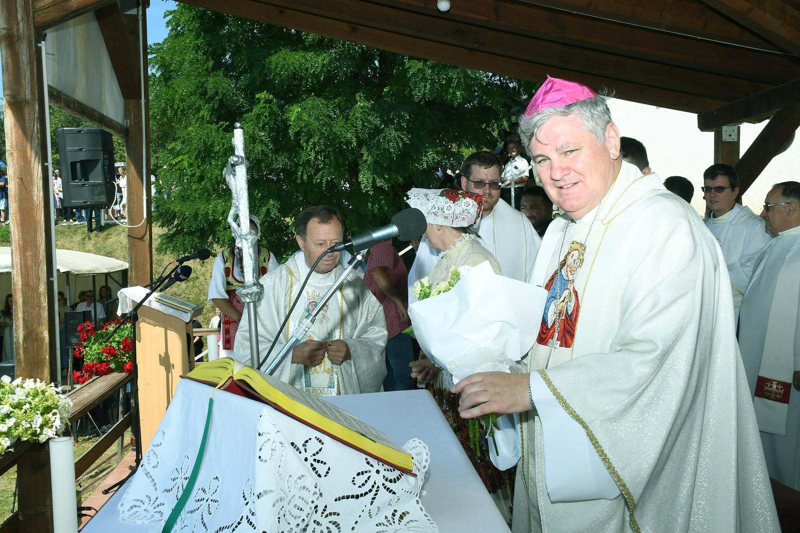 15.08.2022., Gore - Sisacki biskup Vlado Kosic predvodio je na svetkovinu Uznesenja Blazene
Djevice Marije na nebo svecano misno slavlje u marijanskom svetistu Majke nasih stradanja u Gori kraj Petrinje. Photo: Nikola Cutuk/PIXSELL