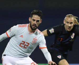 15.11.2018., stadion Maksimir, Zagreb - UEFA Liga nacija, Liga A, skupina 4, 3. kolo, Hrvatska - Spanjolska. Isco, Domagoj Vida. Photo: Igor Kralj/PIXSELL