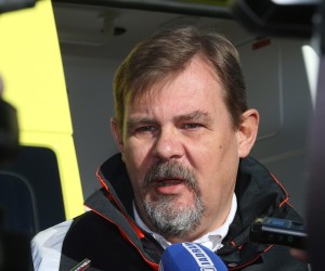 Split: Župan Blaženko Boban uručio ključeve šest novih vozila hitne pomoći 16.01.2019.,Split-Zupan Blazenko Boban urucio ravnatelju zupanijske hitne pomoci Leu Lueticu kljuceve sest novih vozila.rPhoto: Ivo Cagalj/PIXSELL