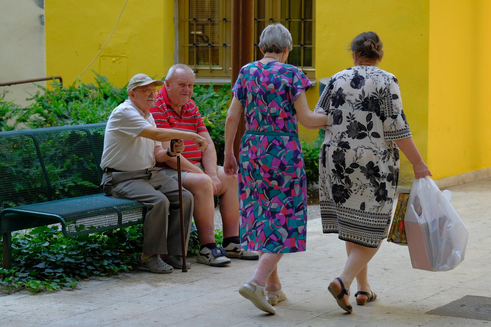 16.07.2022., Zagreb - Lezernost ljeta osjeti se i u centru Zagreba gdje su neki ljetni odmor shvatili doslovno te odlucili zadrijemati na klupama. Photo: Slaven Branislav Babic/PIXSELL