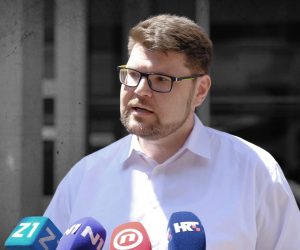 16.07.2022., Zagreb - Nakon prosirene sjednice Predsjednistva stranke, Kluba zastupnika i zastupnika u Europskom parlamentu, predsjednik SDP-a Pedja Grbin dao je izjavu medijima. Photo: Slaven Branislav Babic/PIXSELL